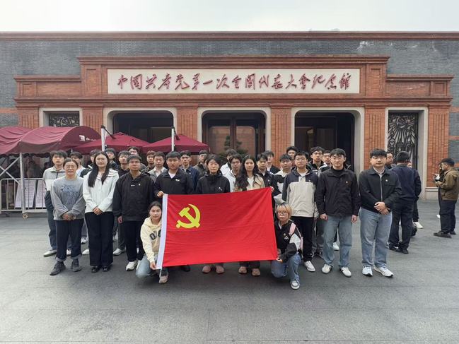 初心巴士映初心,红色足迹铸使命——电气工程学部党委开展研究生新生党员主题党日活动 初心巴士映初心,红色足迹铸使命——电气工程学部党委开展研究生新生党员主题党日活动