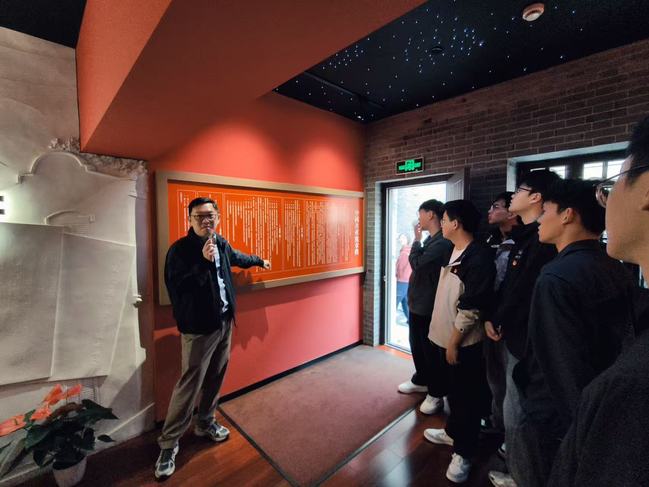 初心巴士映初心,红色足迹铸使命——电气工程学部党委开展研究生新生党员主题党日活动 初心巴士映初心,红色足迹铸使命——电气工程学部党委开展研究生新生党员主题党日活动